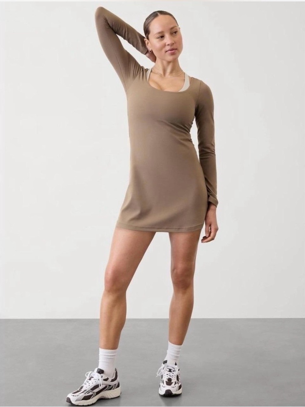 Athleta Transcend Long Sleeve
Dress In Taupe Size S